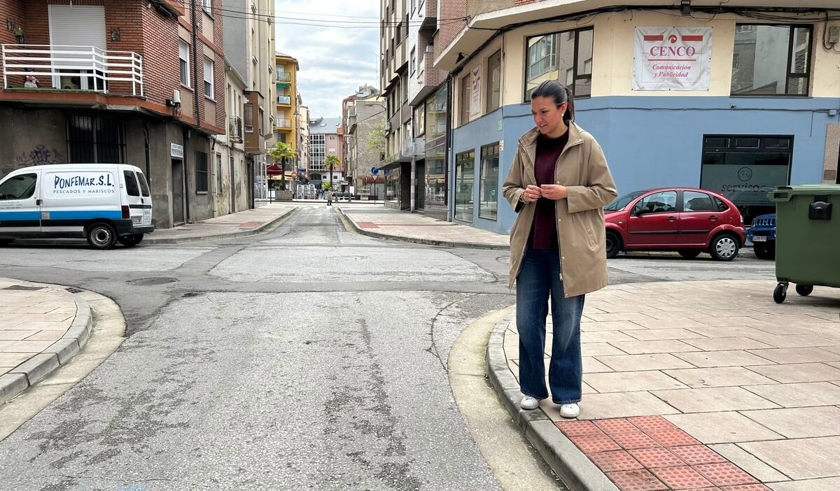Ponferrada destina 50.000 euros en pasos de cebra sobreelevados y rebaje de badenes en dos calles.