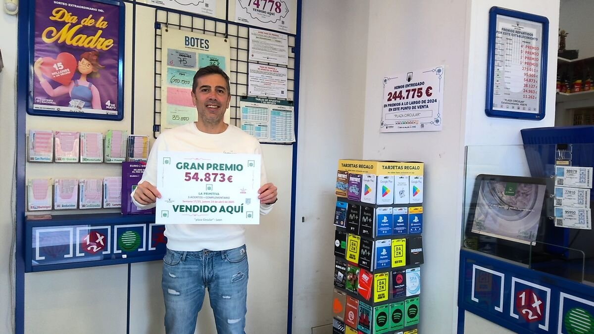 La Primitiva deja un segundo premio en la administración de lotería de la plaza de La Inmaculada.2