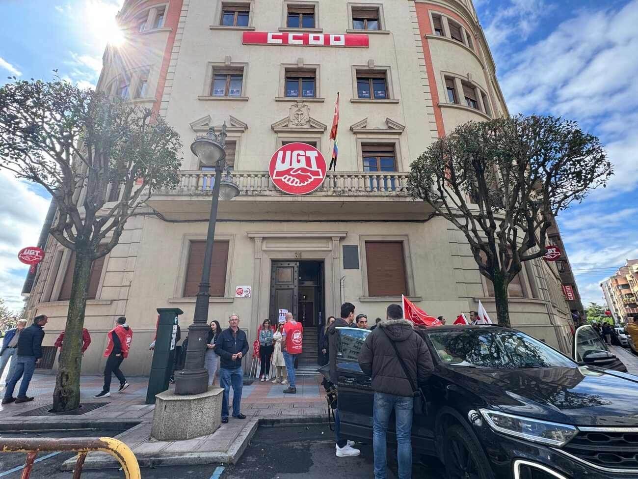 CCOO y UGT han convocado a sus simpatizantes en el Día del Trabajo. "Tiene que haber una movilización multitudinaria", aseguran.