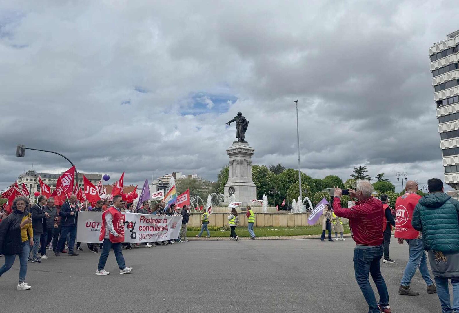 La marcha, a la altura de la Plaza de Guzmán el Bueno.