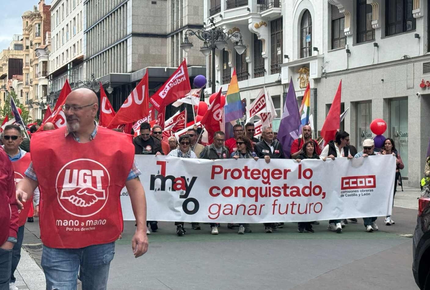 La marcha alcanza la Plaza de Santo Domingo.