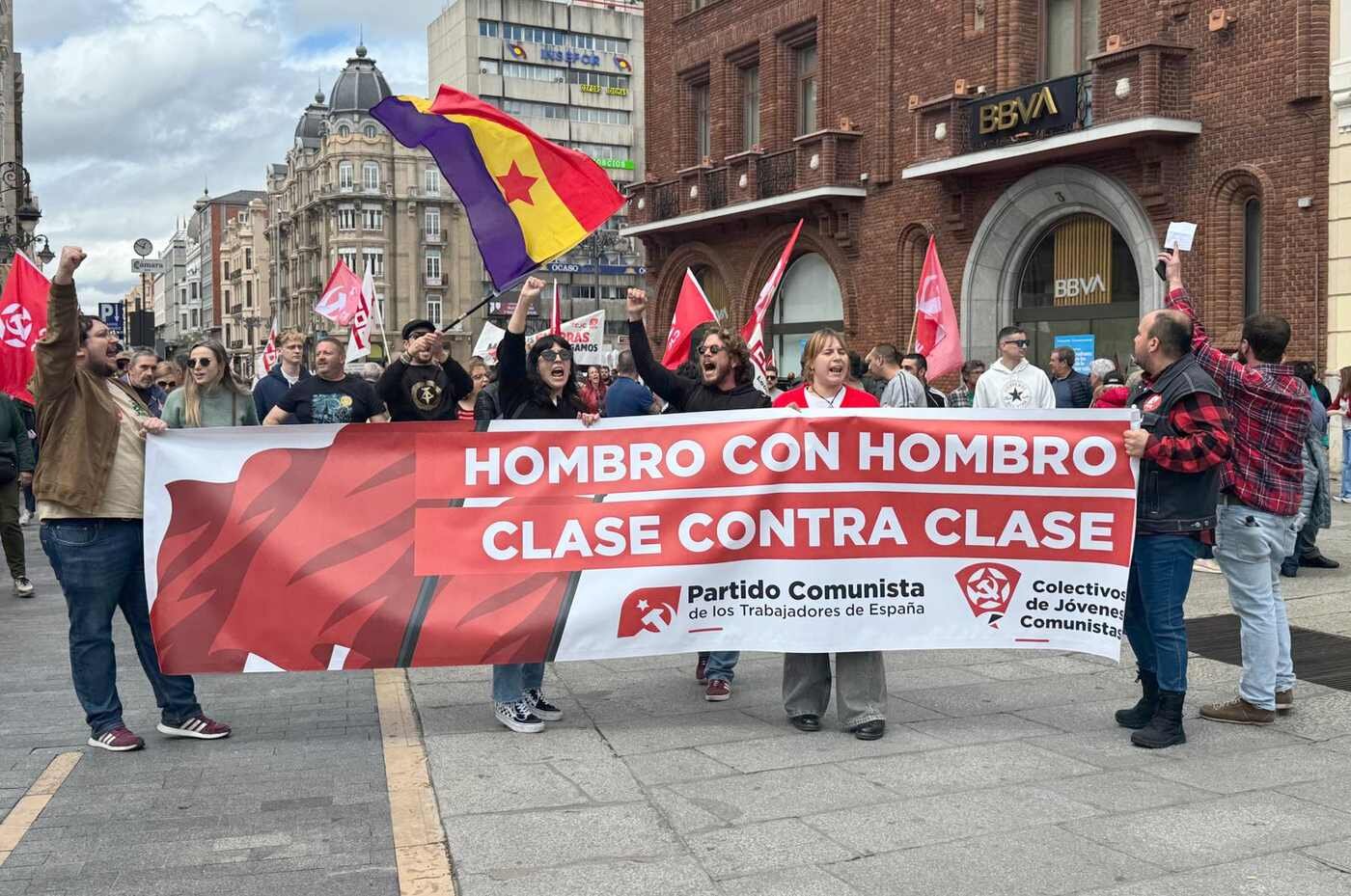 Hasta el final, proclamas en defensa de la clase trabajadora.