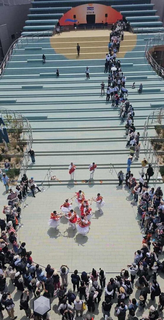 Los danzantes leoneses en una de sus exhibiciones.