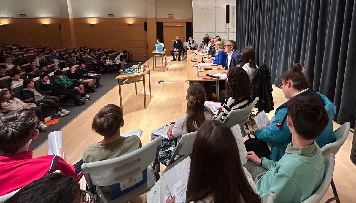 El Consejo de la Infancia y Adolescencia convocado por la Concejalía de Alexandra Rivas recoge las peticiones y sugerencias de los escolares.