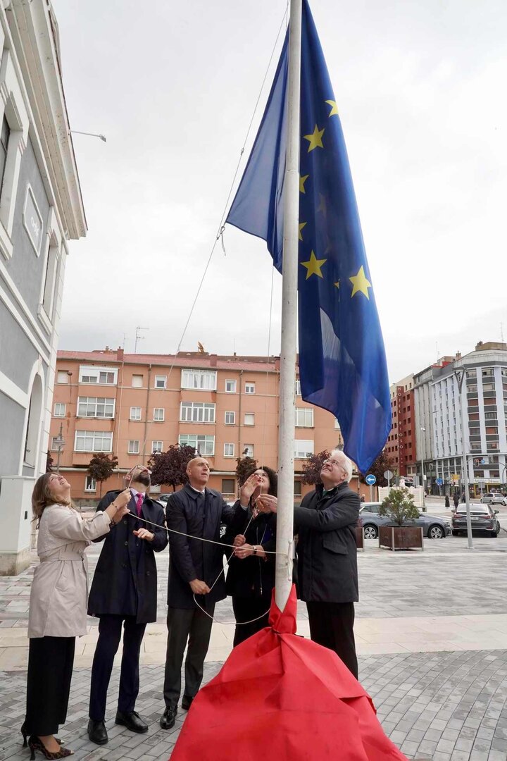 El alcalde de León, José Antonio Diez, participa en los actos programados con motivo del Día de Europa. Foto: Campillo
