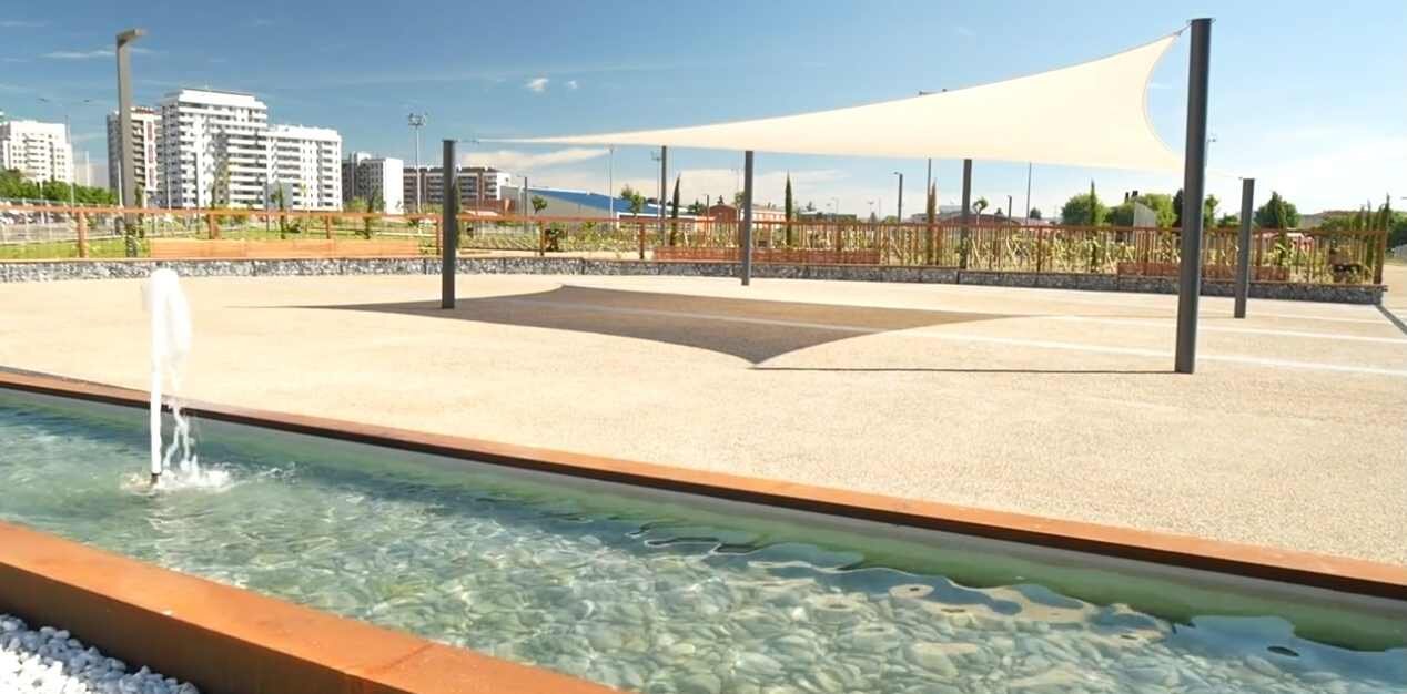 El agua tiene un protagonismo singular en el parque.