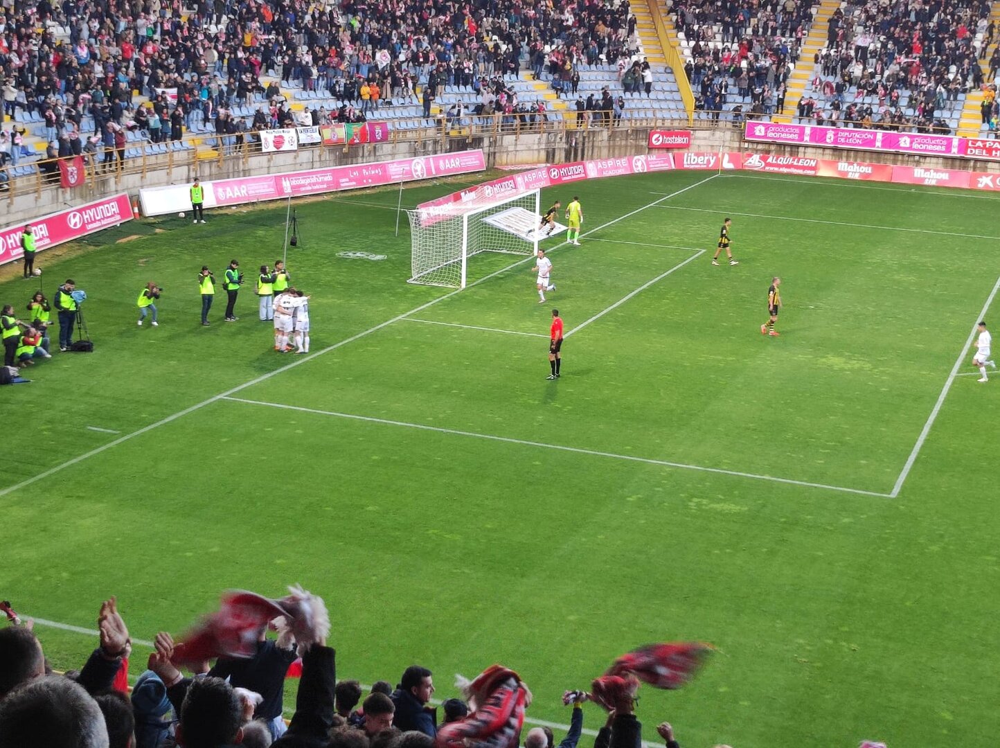 Así se ha visto el gol desde la grada del Reino.