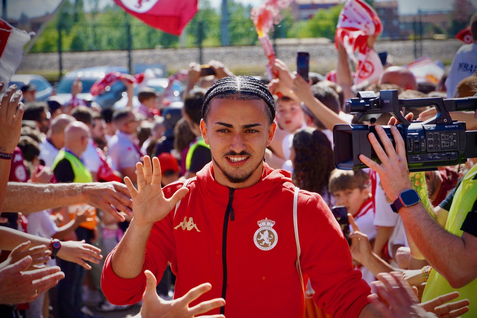 Pues sí que ha sido una locura de recibimiento.