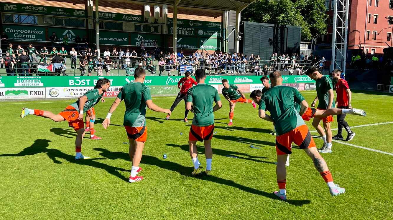 Calienta la Ponferradina en Sestao.