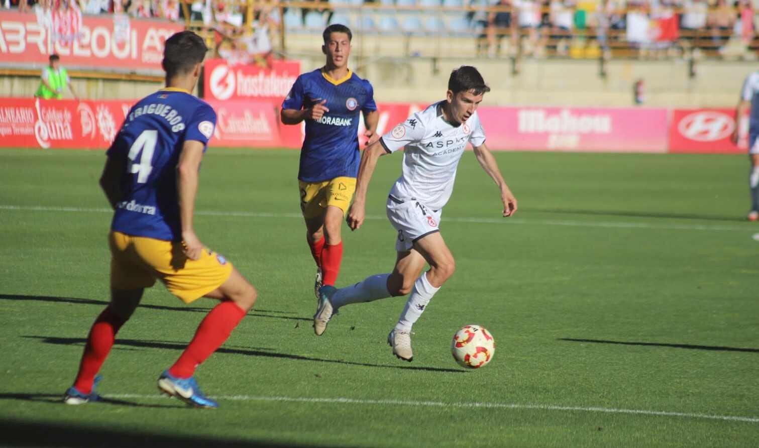 Chacón, en un lance del encuentro. Foto: Isaac Llamazares