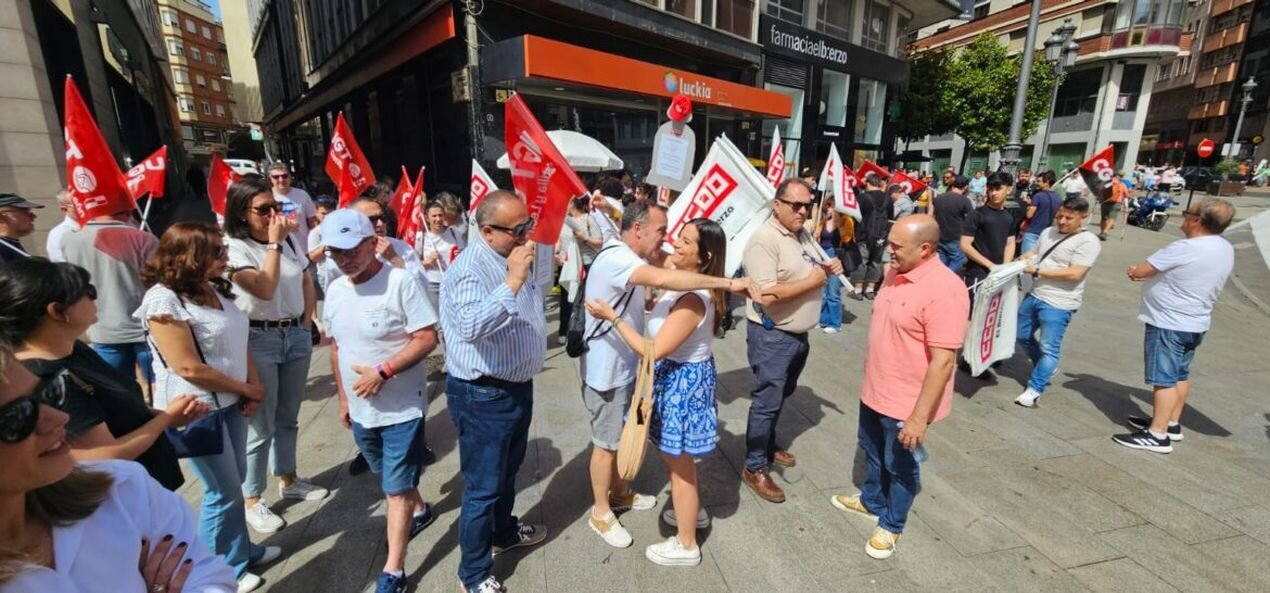 La vicesecretaria general del PSOECyL, Nuria Rubio, participa en Ponferrada en una concentración en defensa del empleo.