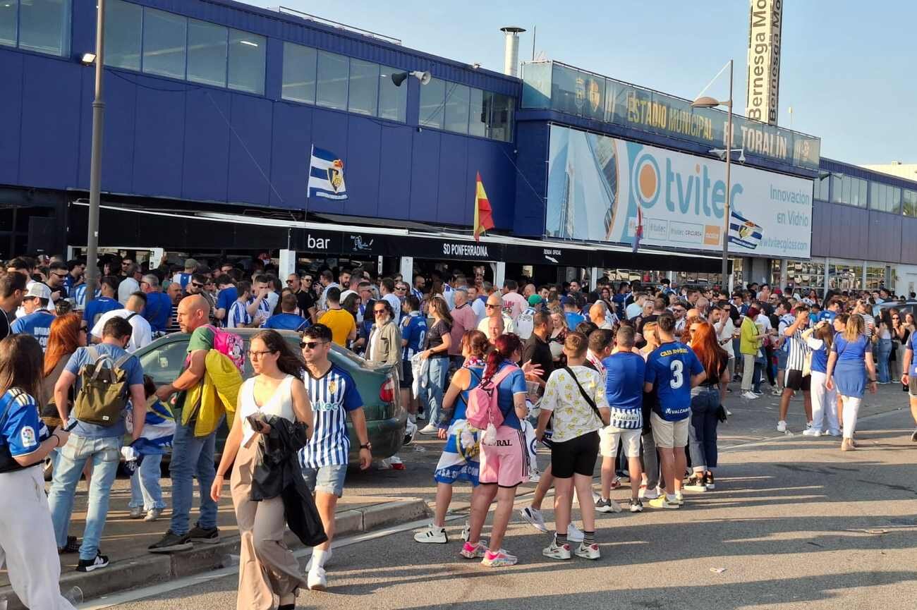 Espectacular ambiente en la previa del encuentro.