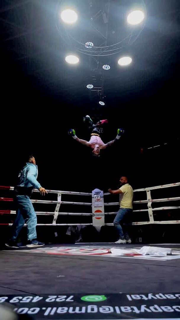 El vuelo de Barrul tras ganar su combate. Fotos: Antonio Barrul