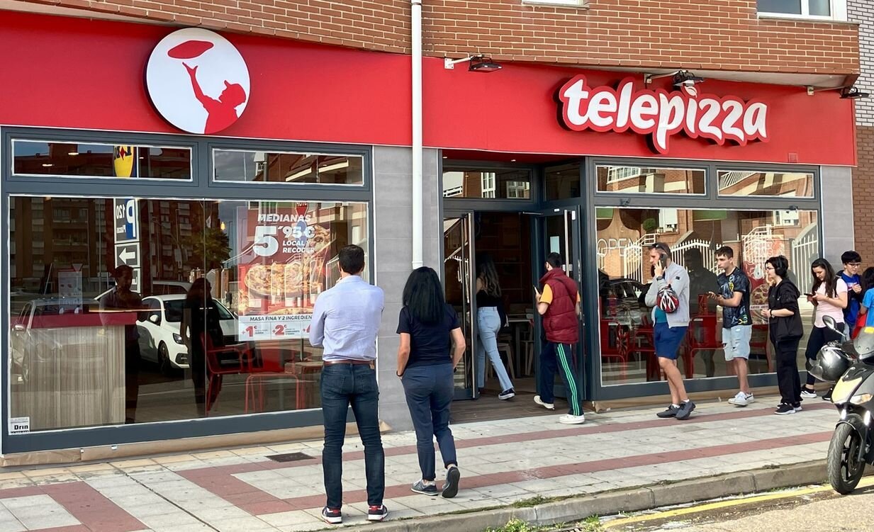 Los cerca de 30.000 habitantes del municipio pueden disfrutar de sus Telepizzas favoritas, tanto en sus hogares como en su renovado local 1