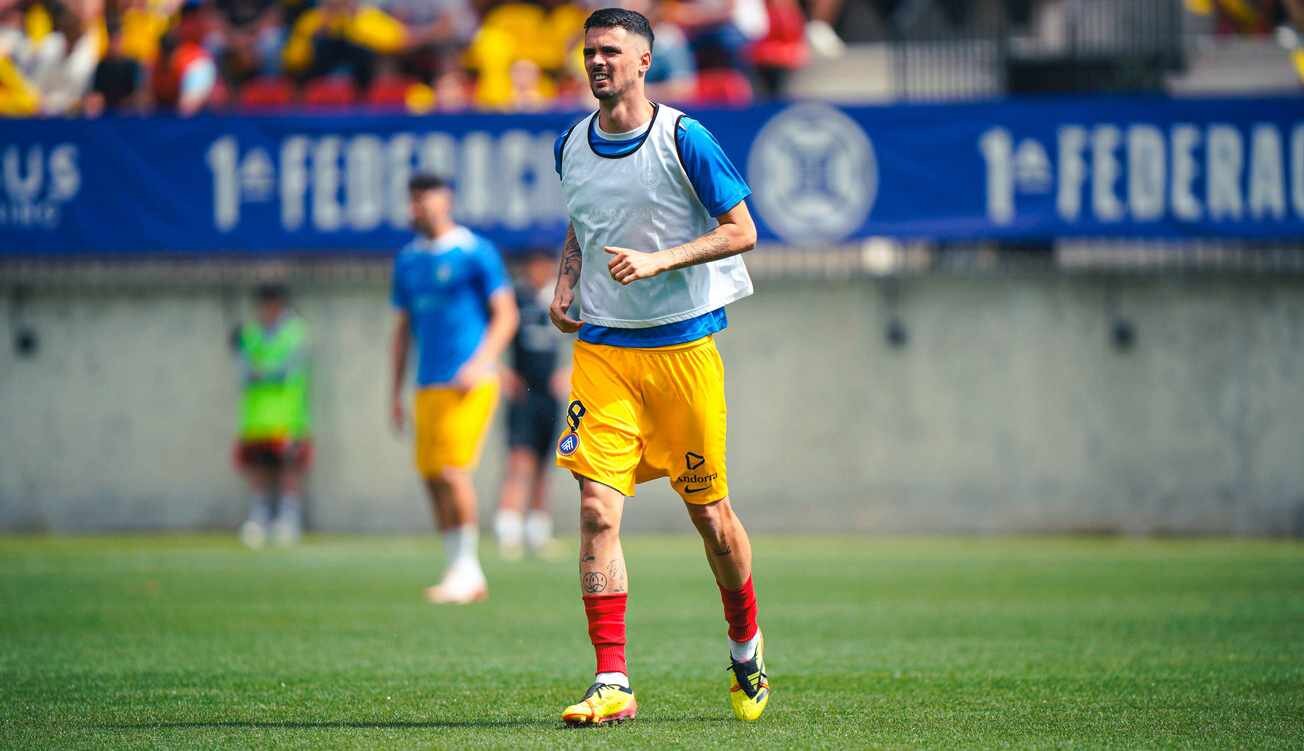 Ya están los equipos en la recta final de su calentamiento.