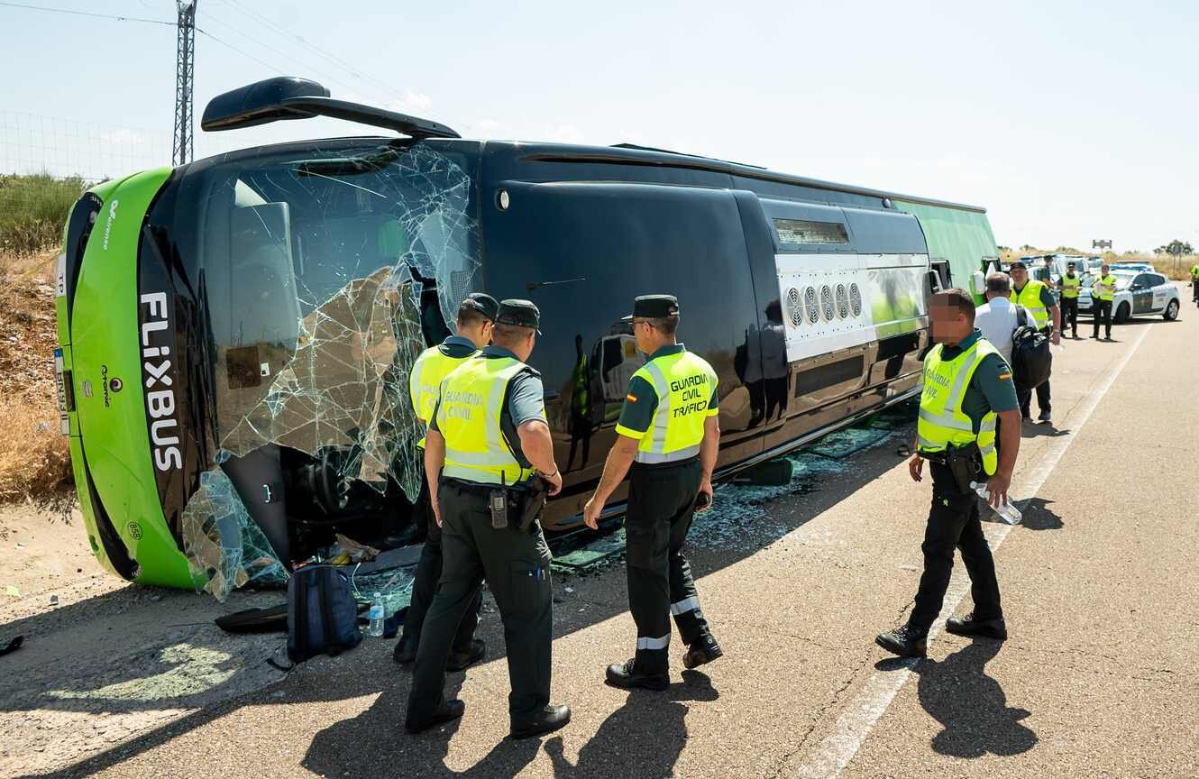 Varios heridos tras volcar un autobús en la A-62, en Fuentes de Oñoro (Salamanca)