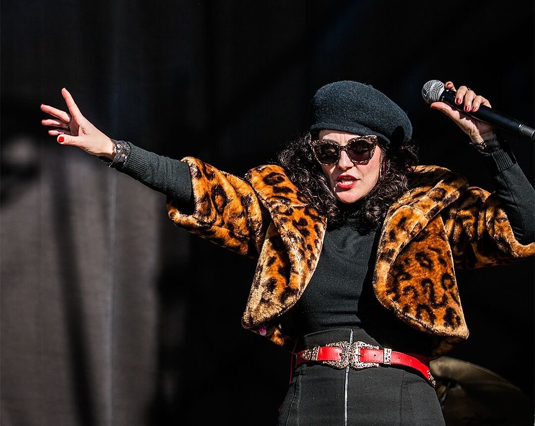 La artista leonesa Verónica Costilla en un concierto. Foto: Devian Drako