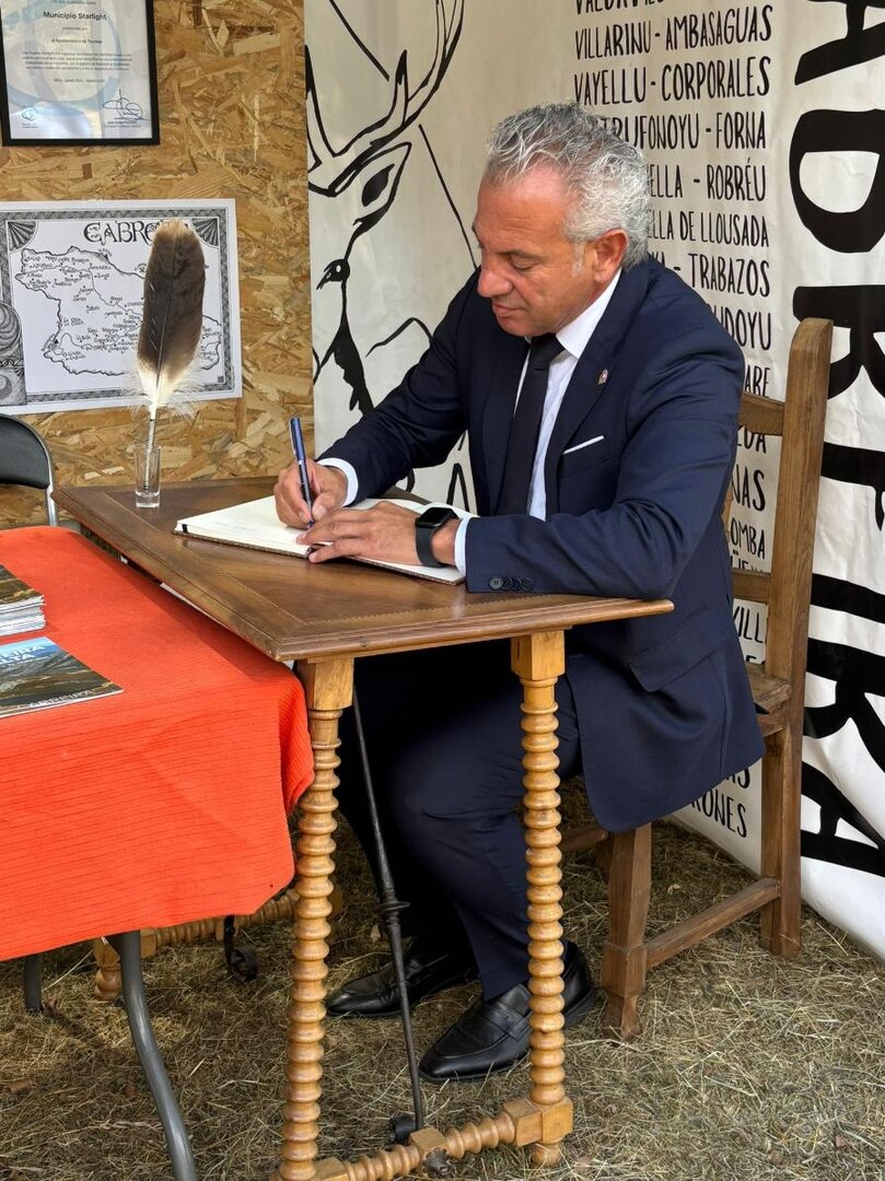 Nicanor Sen da el pregón con motivo de las Fiestas de La Cabrera 2025.