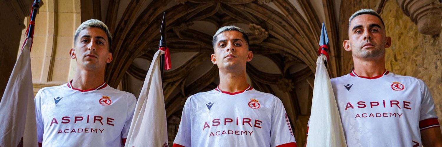 Pibe, Bicho y Fornos con la nueva equipación.