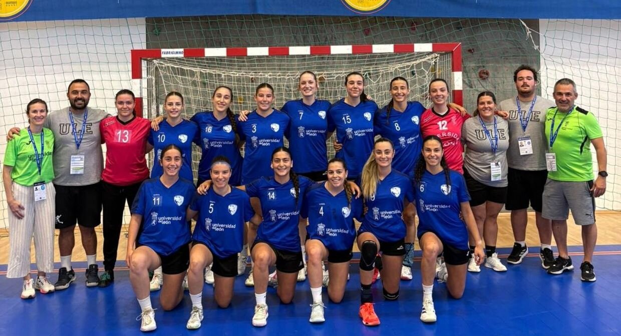 Imagen del equipo de balonmano femenino de la Ule