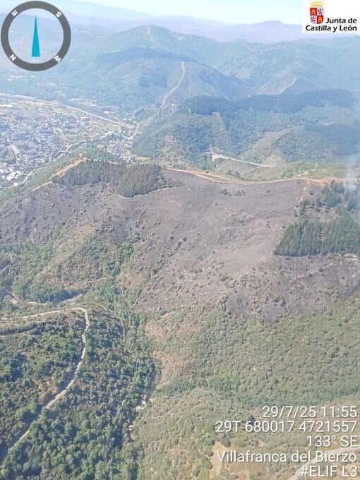 Imagen del incendio este martes al mediodía.