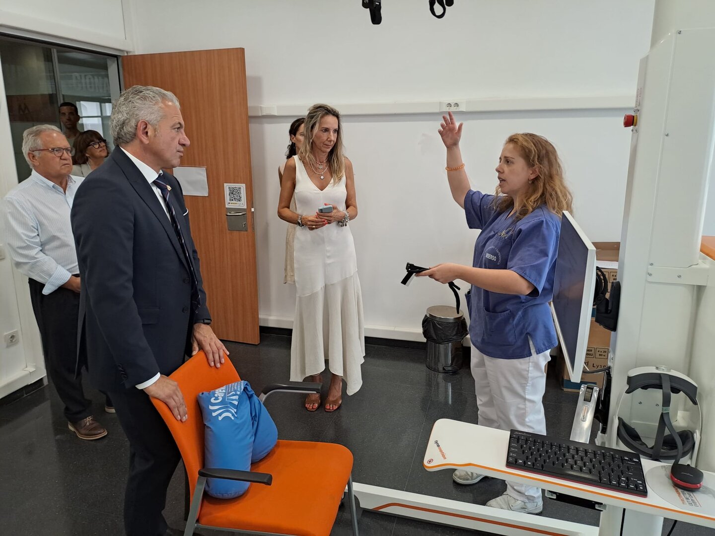 Un instante de la visita realizada por el delegado del Gobierno al CRE de San Andrés del Rabanedo.