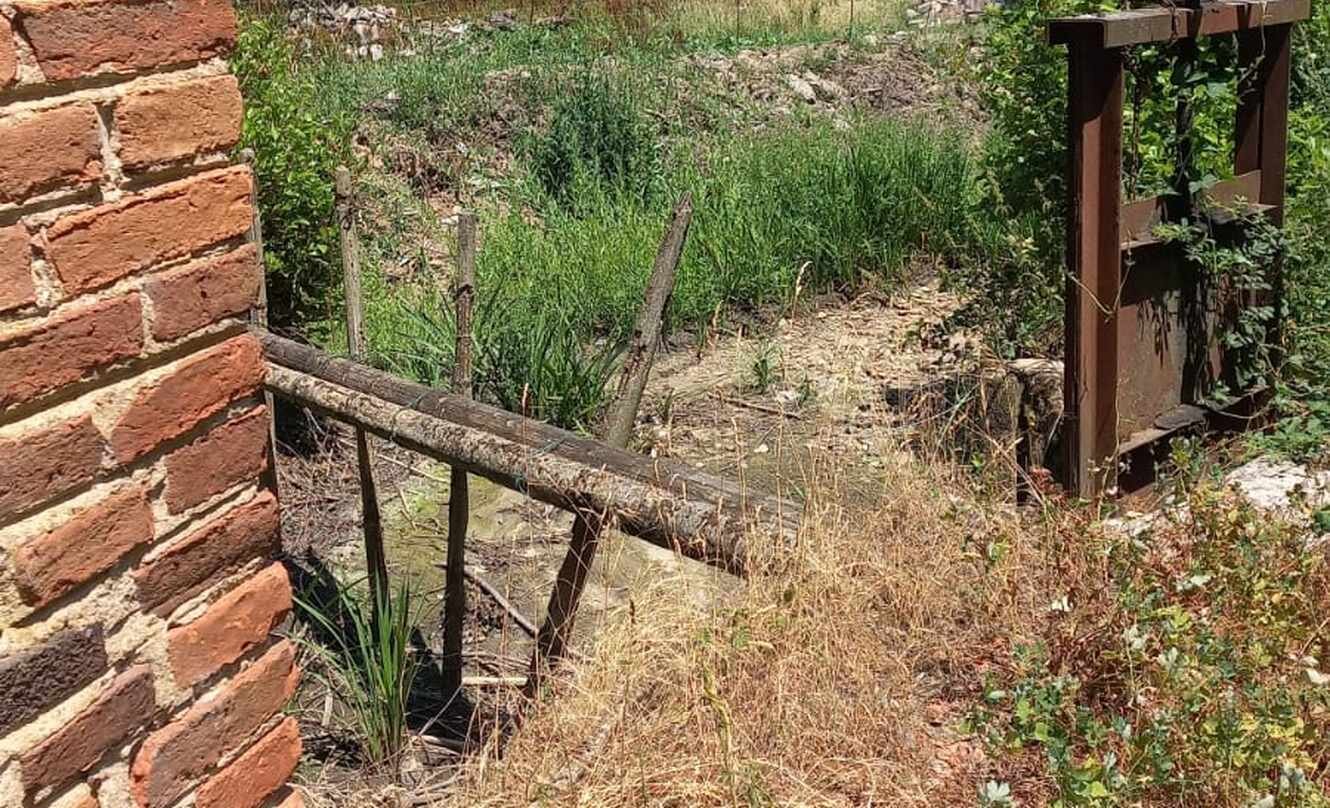 Estado de las tierras tras la ausencia del paso de agua por acequias y canales.