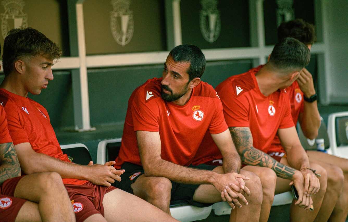 El banquillo de la Cultural, preparado para el inicio del encuentro.