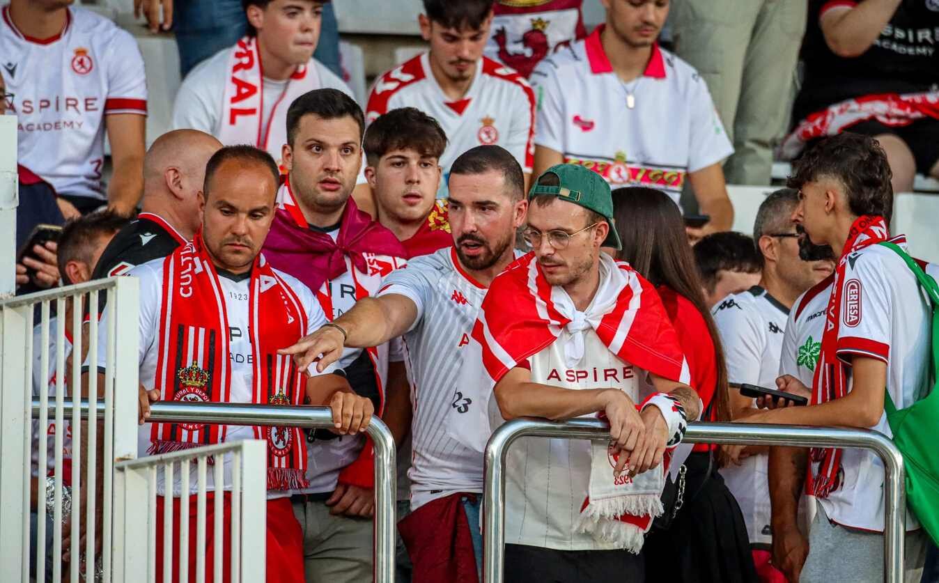 Aficionados leoneses, este viernes, en El Plantío.