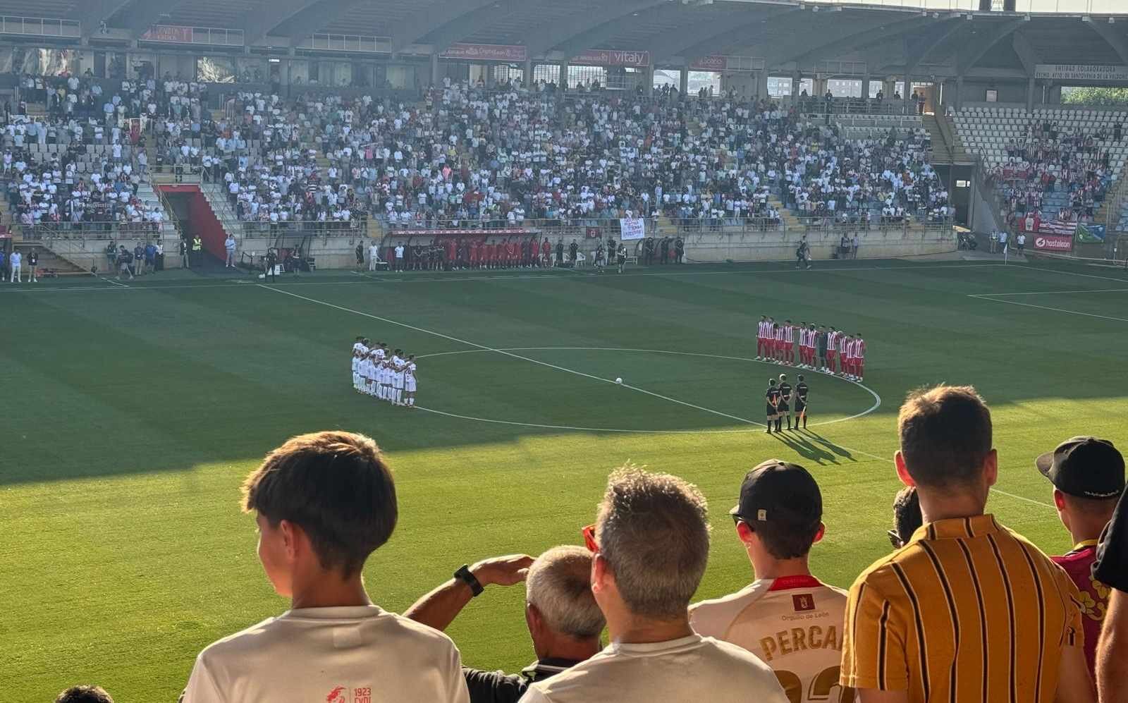 Minuto de silencio en el Reino de León.