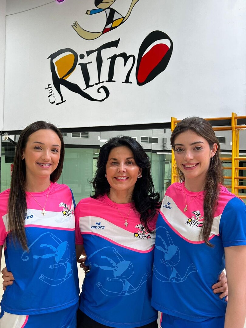 Ruth Fernández, junto a las 'Andreas', en las instalaciones del Club Ritmo.