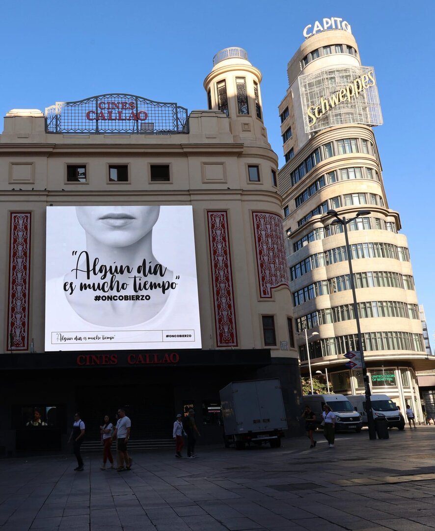 Uno de los mensajes de Oncobierzo en la plaza de Callao de Madrid.