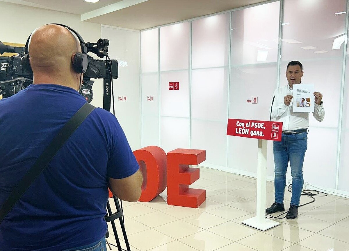 Javier Cendón, durante la rueda de prensa de este lunes.