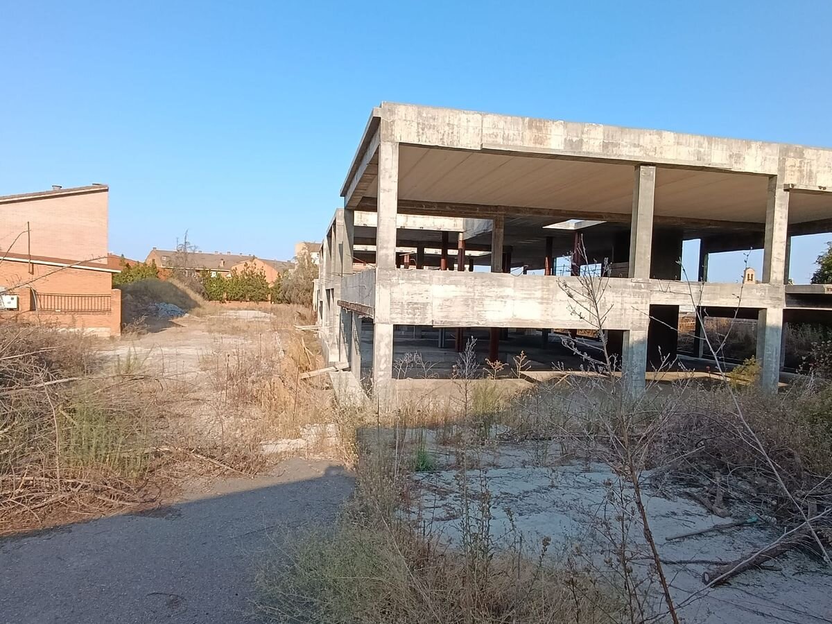 Estado actual de las obras del futuro centro de Salud de Sahagún tras la paralización. Foto: UPL