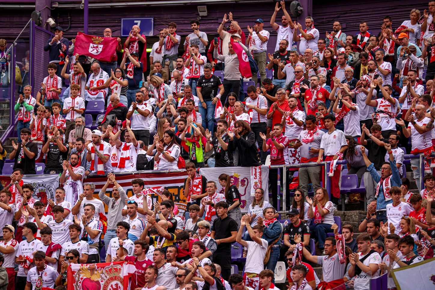 Aficionados de la Cultural en Zorrilla este domingo.