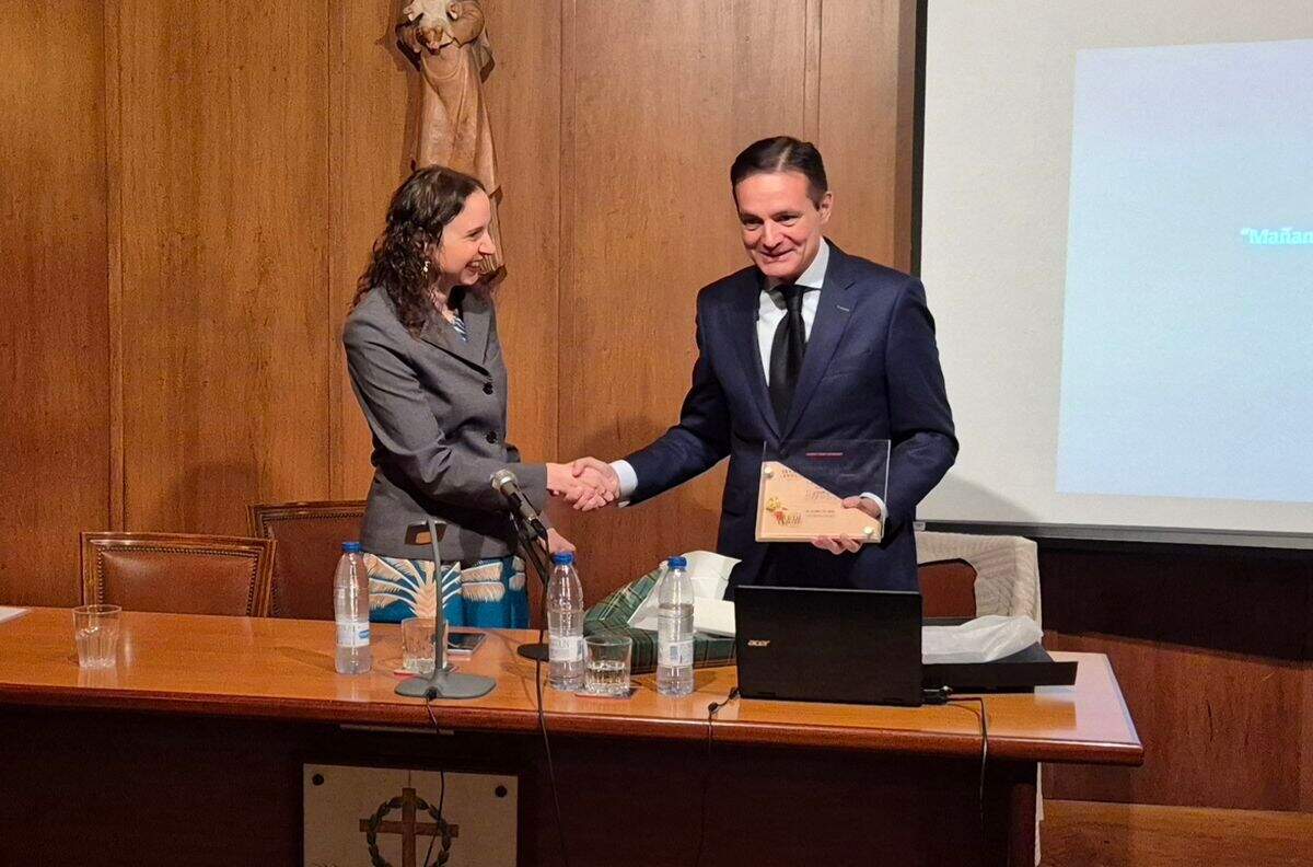 Nieves Gómez, presidenta del Centro Gaudí Madrid y Raúl Fernández Sobrino