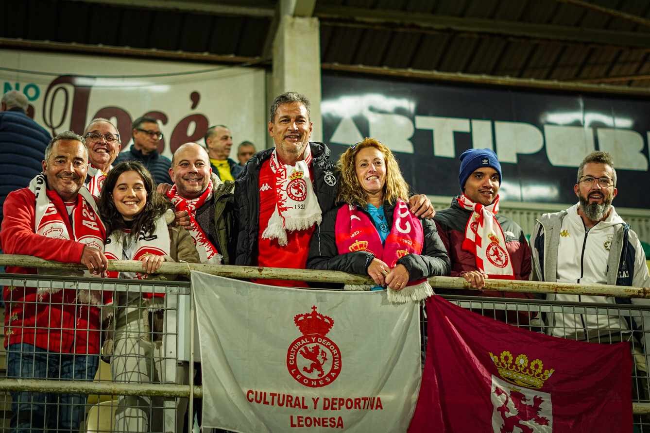Aficionados de la Cultural, este martes, animando a su equipo.