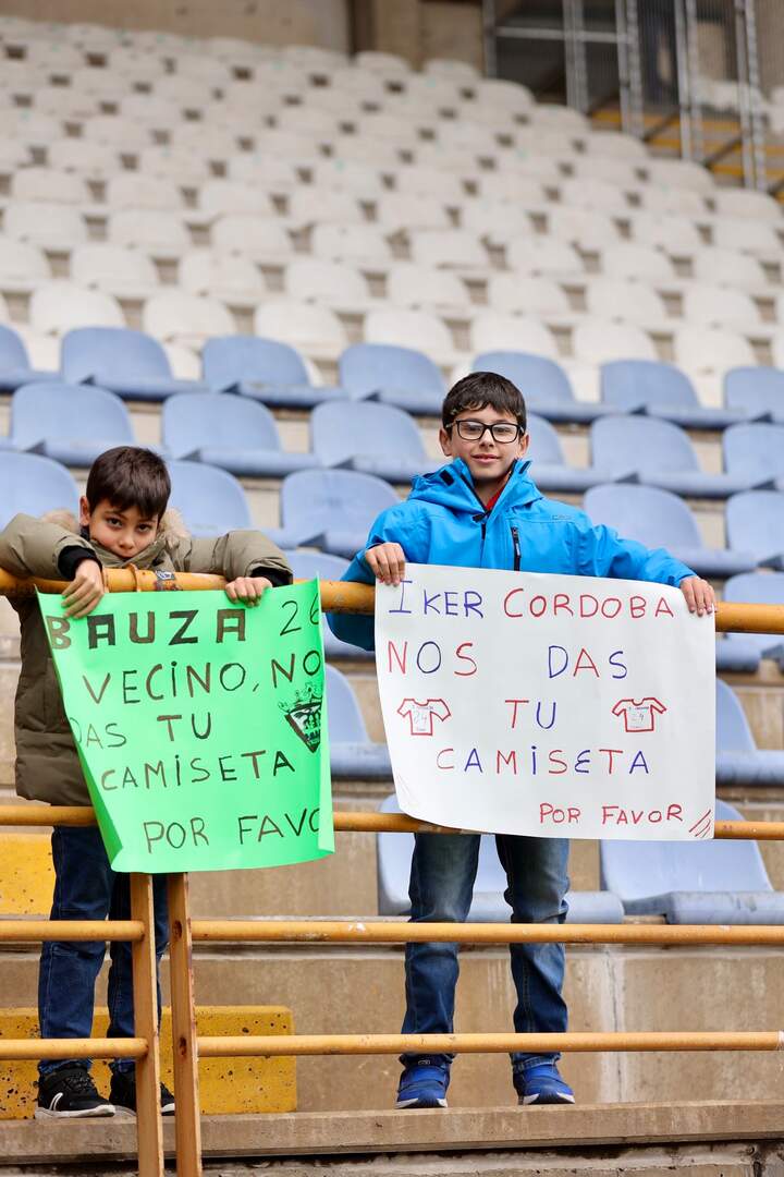 Aficionados del Mirandés en el Reino, este sábado.