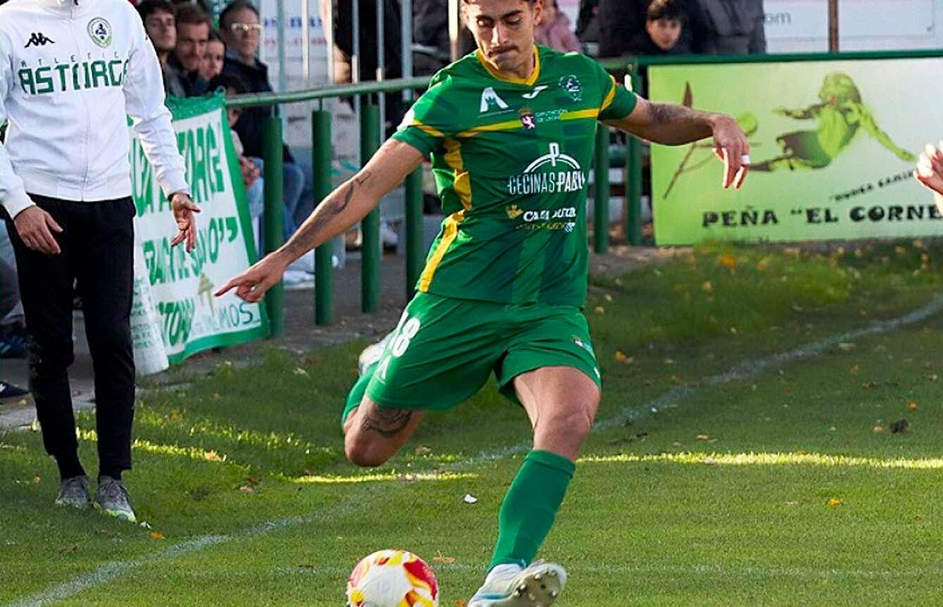 El Astorga, en un lance del partido.