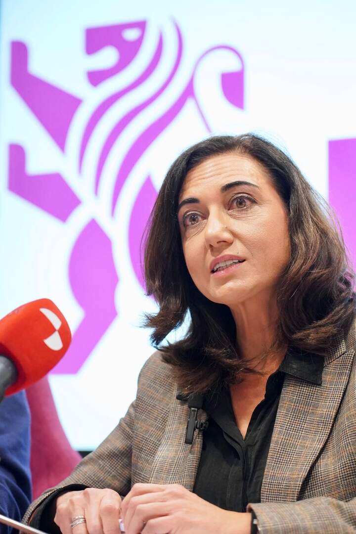 La secretaria general de UPL, Alicia Gallego, y el portavoz en el Ayuntamiento de León, Eduardo López Sendino, comparecen para hablar sobre la contratación de los conciertos del 23 de abril. Foto: Campillo