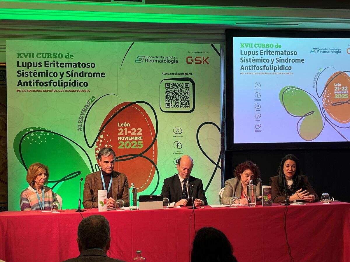 Una de las mesas del curso.