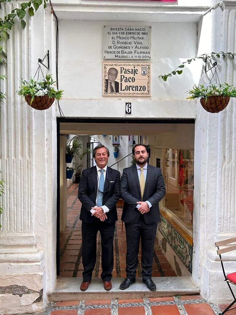Este jueves tuvo lugar en Marbella la visita de Eduardo Bidón y Vigil de Quiñones y Luis Bidón Molina, descendientes del “ilustre noble caballero leonés Suero de Quiñones” y familiares de Rogelio Vigil de Quiñones.