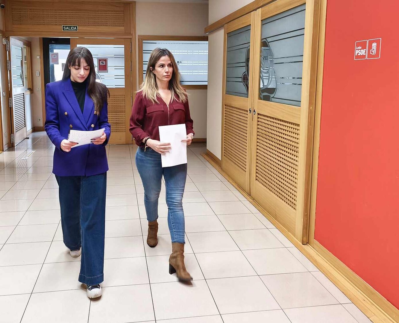 La portavoz, Lucía de Castro, y la secretaria de Igualdad, Mariela Blanco Sabugo, momentos antes de su rueda de prensa.