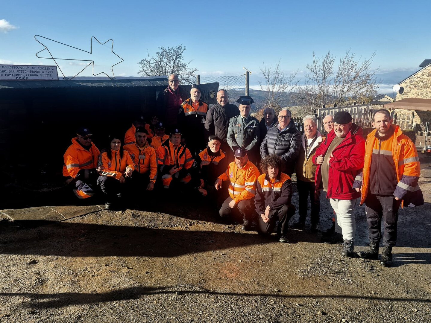 El Consejo Comarcal del Bierzo inaugura el belén de la Agrupación Comarcal de Protección Civil en El Acebo, una tradición que cumple 12 años