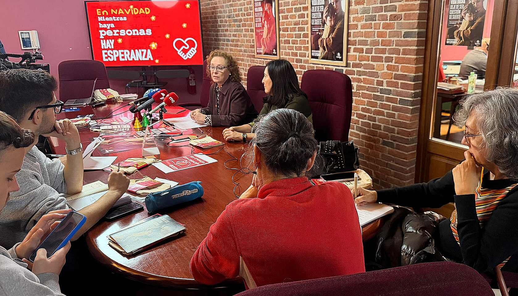 Un instante de la presentación campaña Navidad 2025 de Caritas Leon.