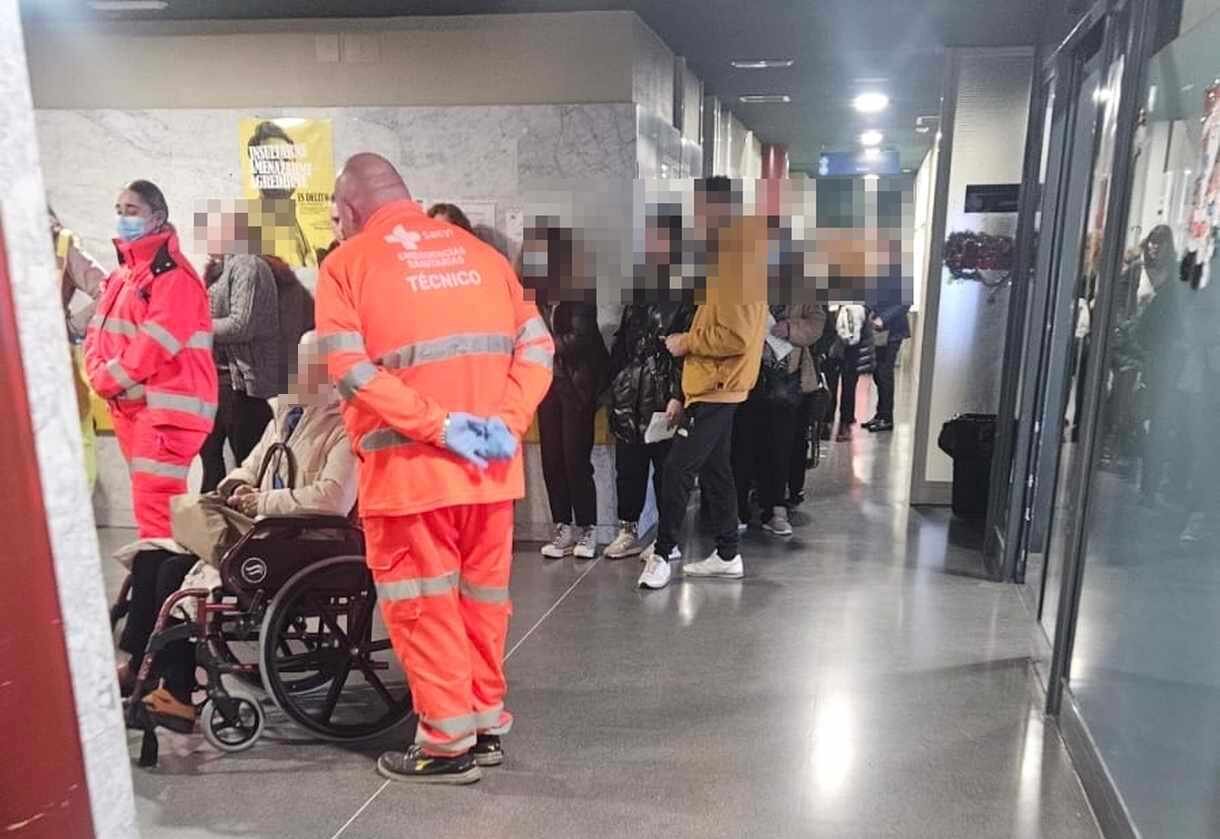 Situación límite en Urgencias con colas interminables para la atención a pacientes.