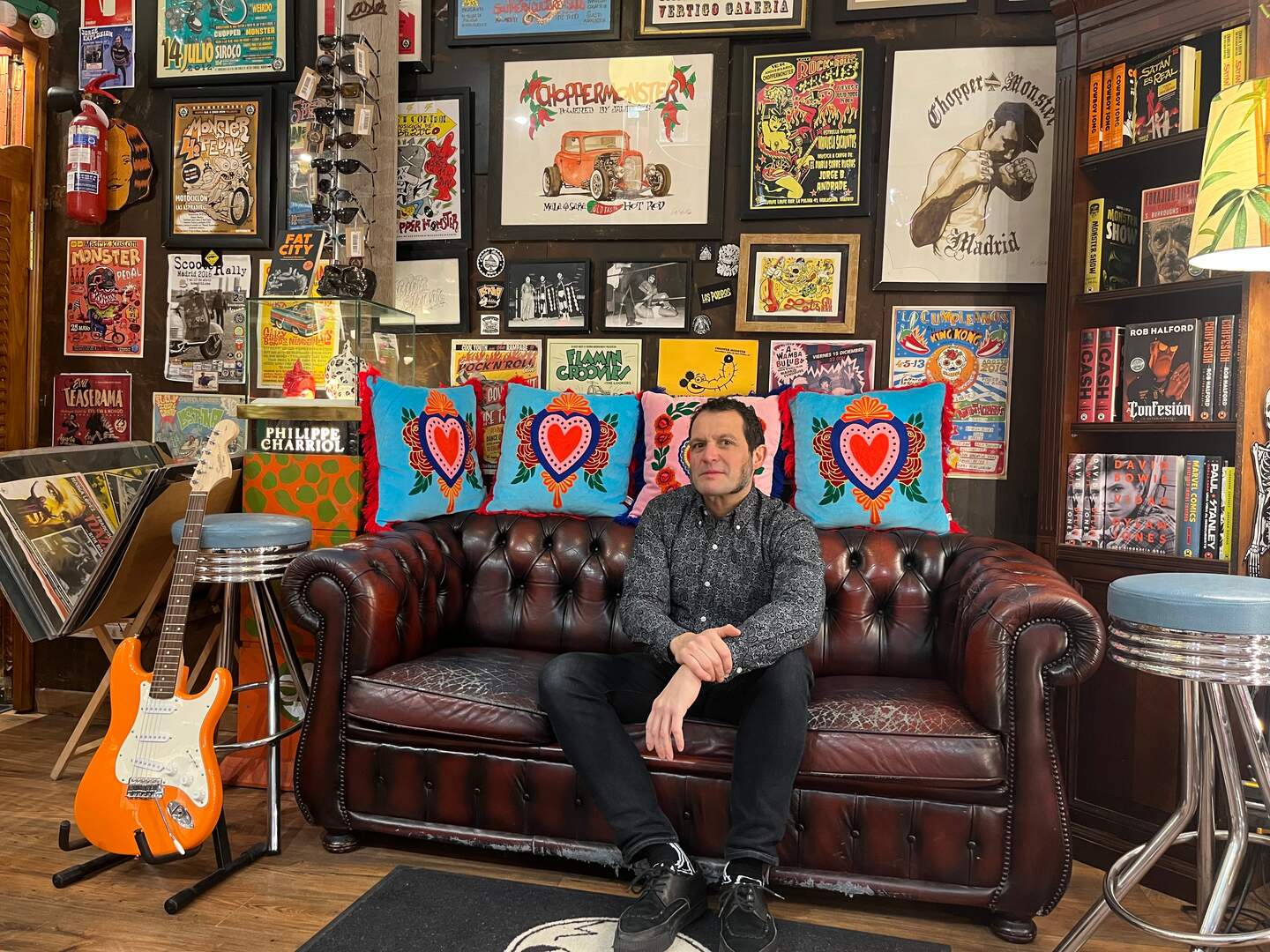 Iván Pérez, en su tienda 'Chopper Monster' de Malasaña.