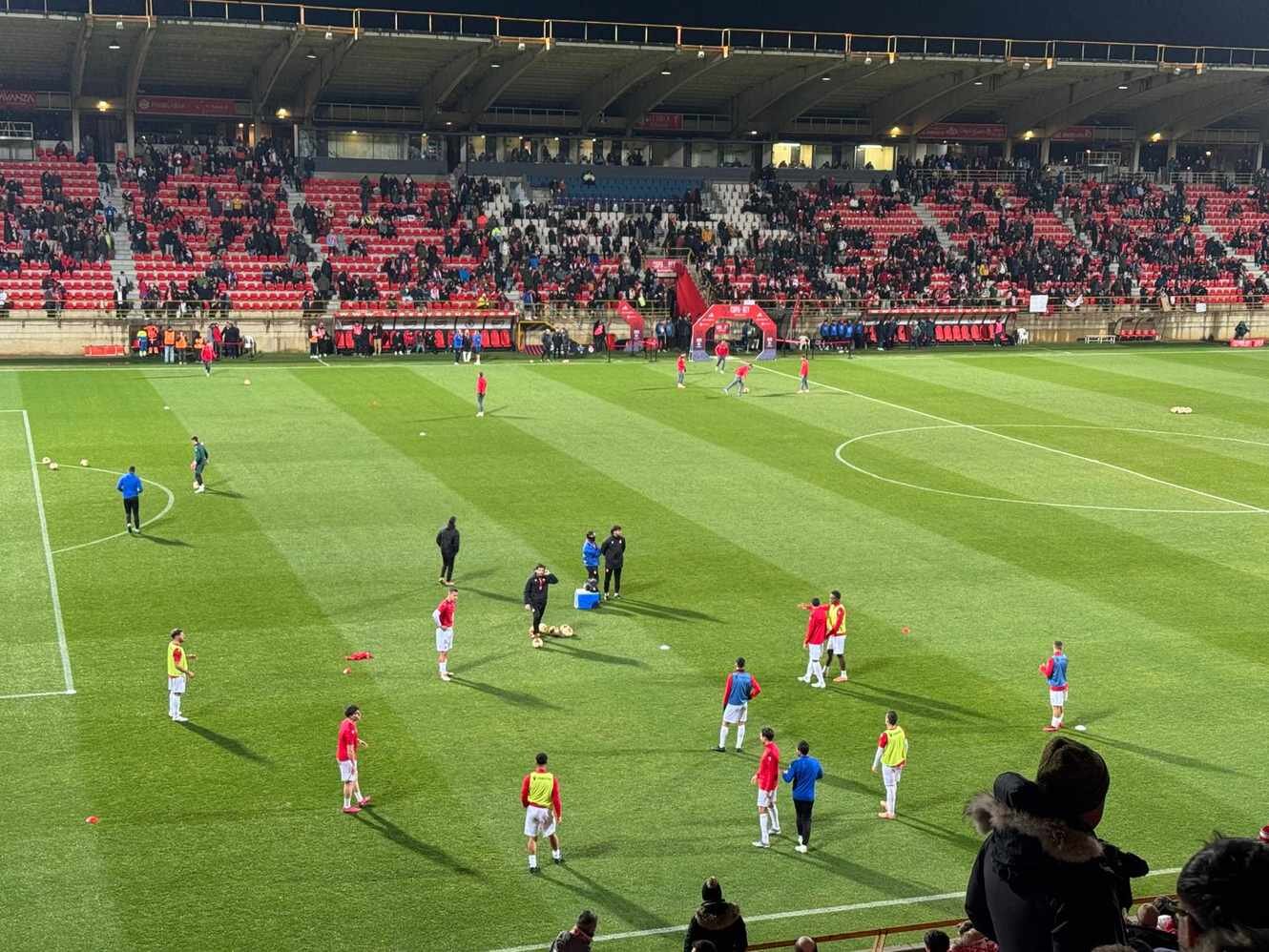 Calientan los equipos mientras el Reino se prepara para un lleno.