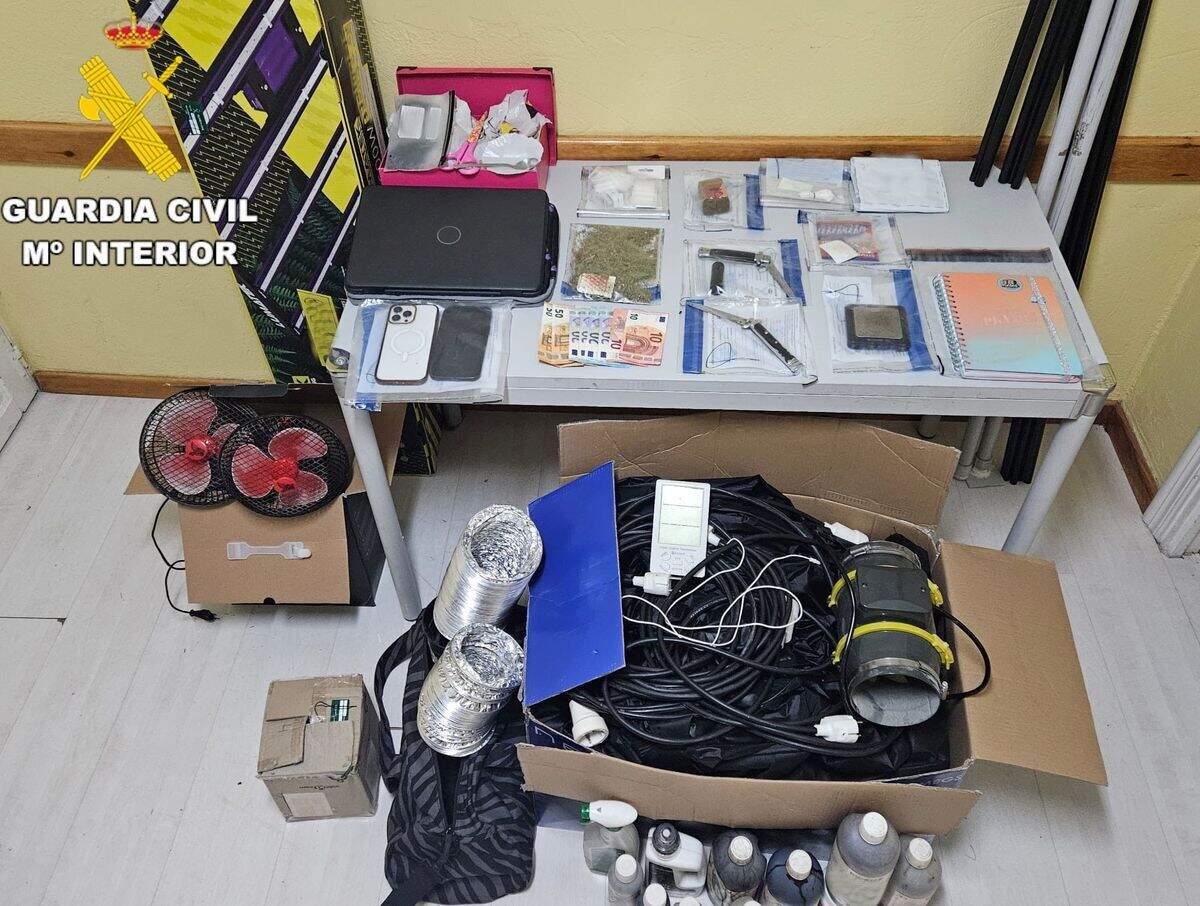 Efectos decomisados durante la operación. Foto: Guardia Civil