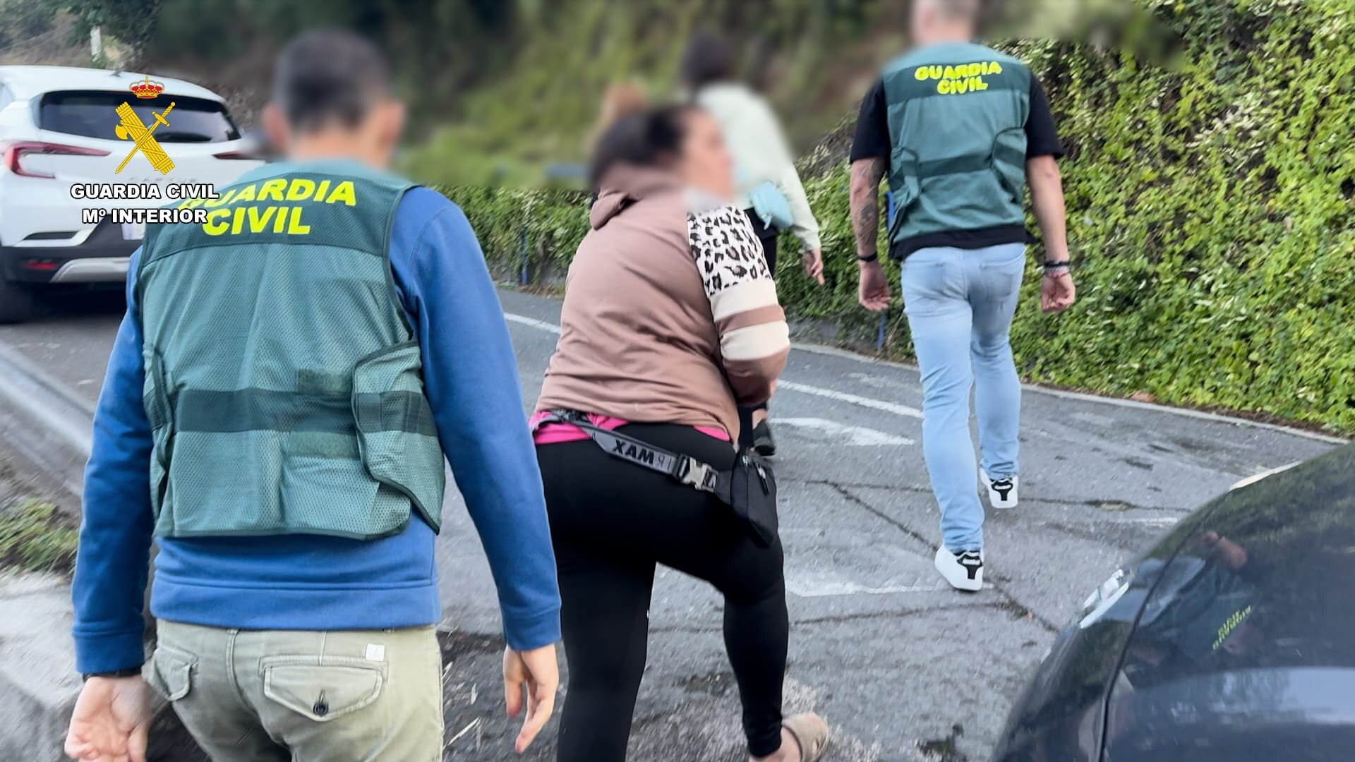 Momento de la detención de una de las personas implicadas. Foto: Guardia Civil
